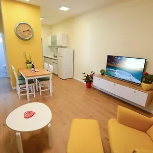 ספר כאן